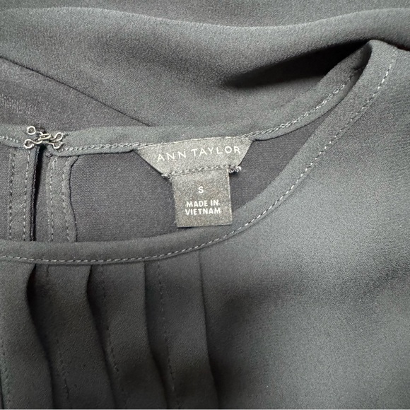 Ann Taylor Women’s Black Pleated Front Blouse, Size Small - Picture 7 of 8